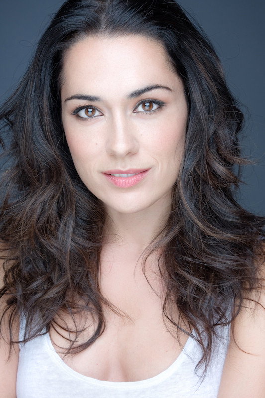Eva Marciel as Isabel Pantoja in Mi Gitana