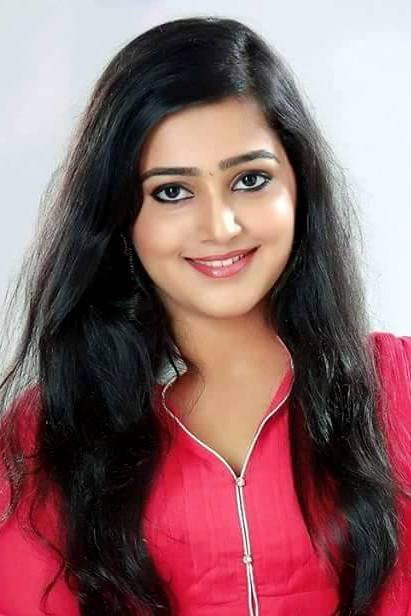 Samskruthy Shenoy as Keerthy in Marubhoomiyile Aana