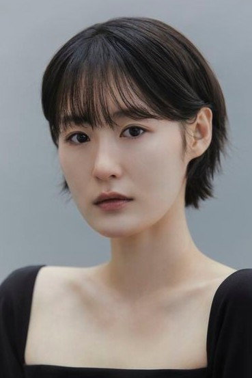 Bang Yoo-in as Young Mi in Sing My Crush