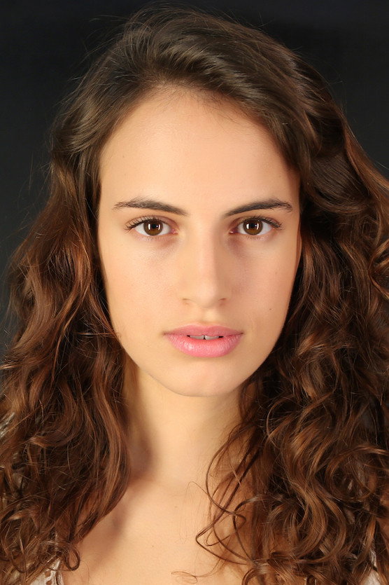 Angela Curri as Monica in Di notte, sul mare