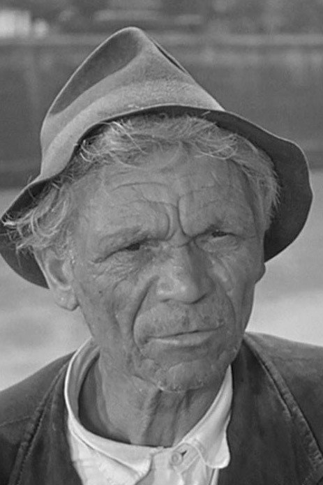 Giulio Chiari as The Beggar in Bicycle Thieves