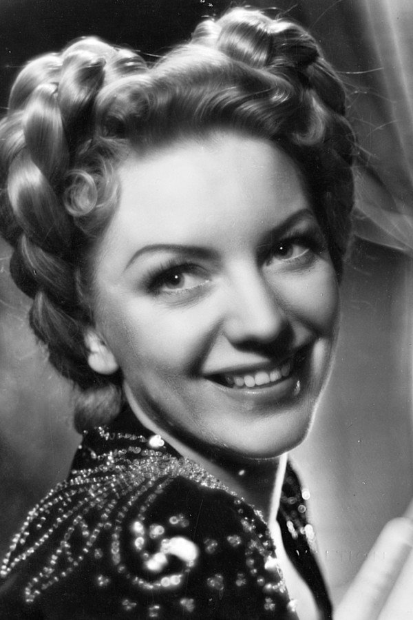 Hilkka Helinä as Selostaja (voice) in Taistelujen tie