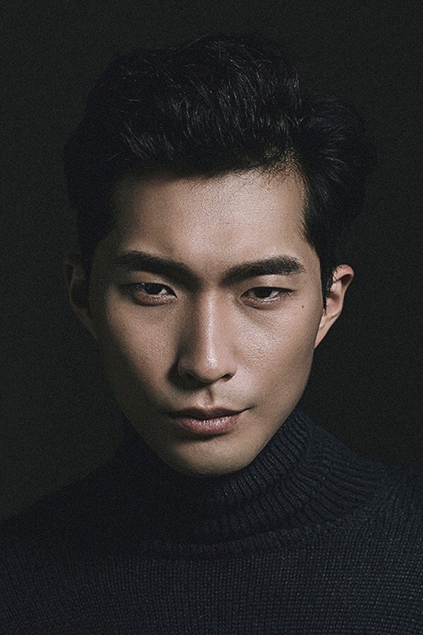 장원형 as Min-gu in Mr. Cowper