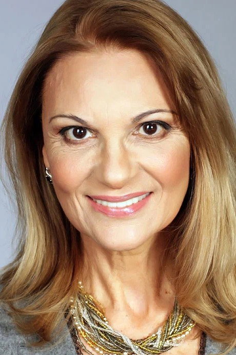 Светлана Тома as Rada in The Gypsy Camp Vanishes Into the Blue