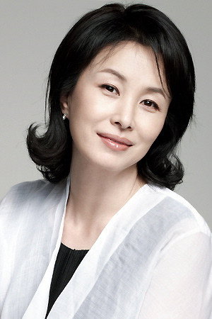 김미숙 as Hwang Young-Sun in All About My Mom