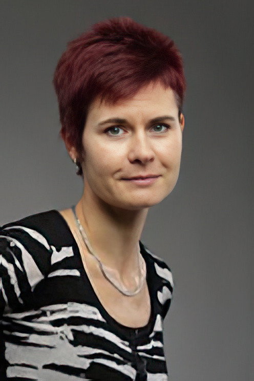 Tereza Chudobová as Majda in Eine zauberhafte Erbschaft