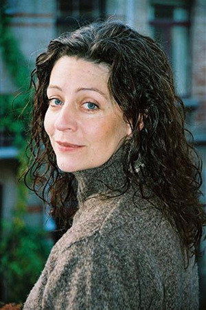 Manuela Servais as Doctor Manuela Verdier in Les Cordier, juge et flic