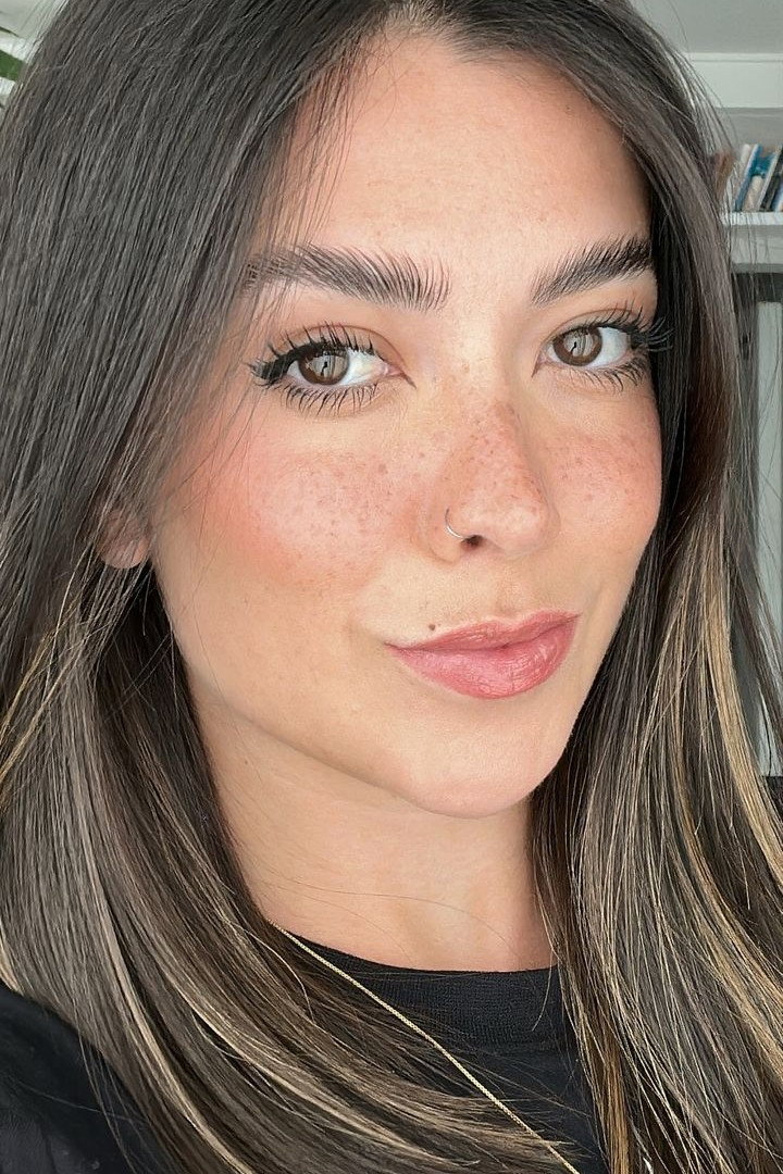 Thalita Meneghim as Self - Host in Atua ou Surta