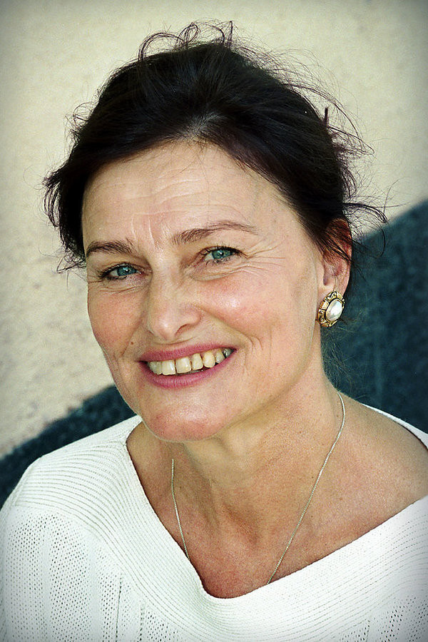 Eeva-Maija Haukinen as Mummi in MUUTOS