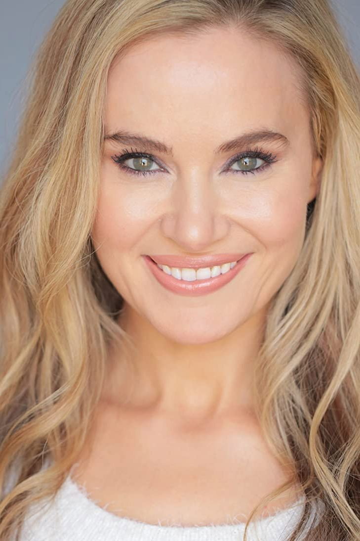 Paula LaBaredas as The Singer in Crustacean