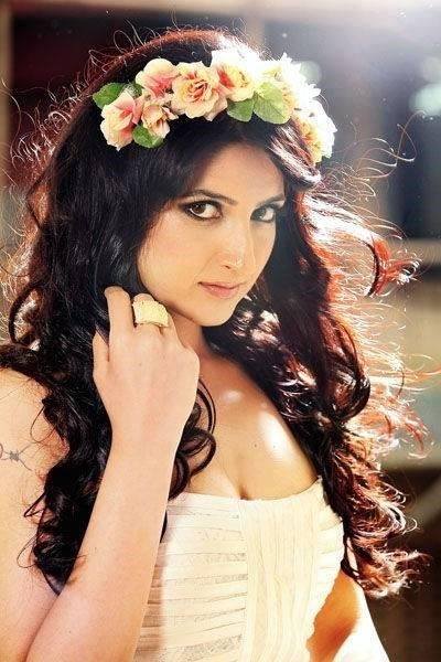 Aprajita Mahajan as Kajri in 1:13:7 Ek Tera Saath
