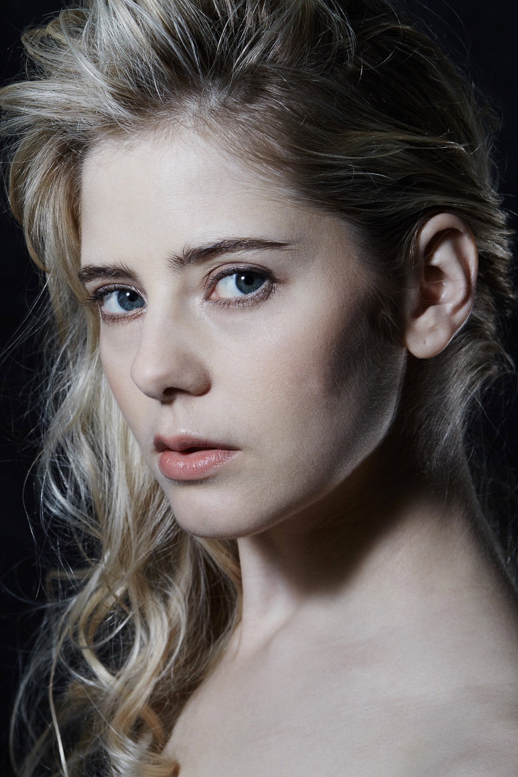 Janni Olsson as Alena in The Benza
