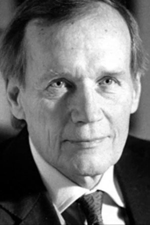 Henning Sjöström as lawyer in Bamse