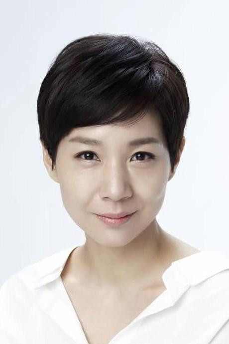 김호정 as Lee Jung-eun in Reflection of You