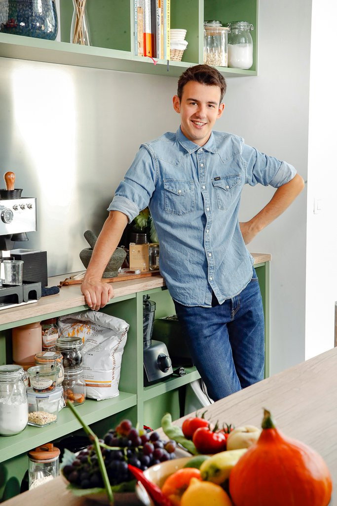 Loïc Van Impe as Self - Host in Loïc tussen 2 vuren