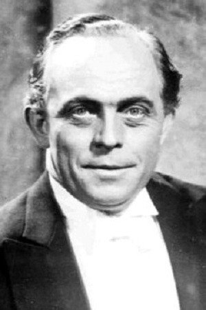 Hugo Fischer-Köppe as Fleischergeselle Hans in The Morals of the Alley