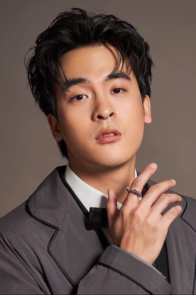 Act Tanachai Kulcharoentanachot as Win in Something in My Room