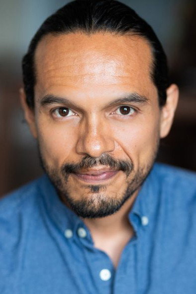 Luis Oliva as Éric Barillo in Dérive