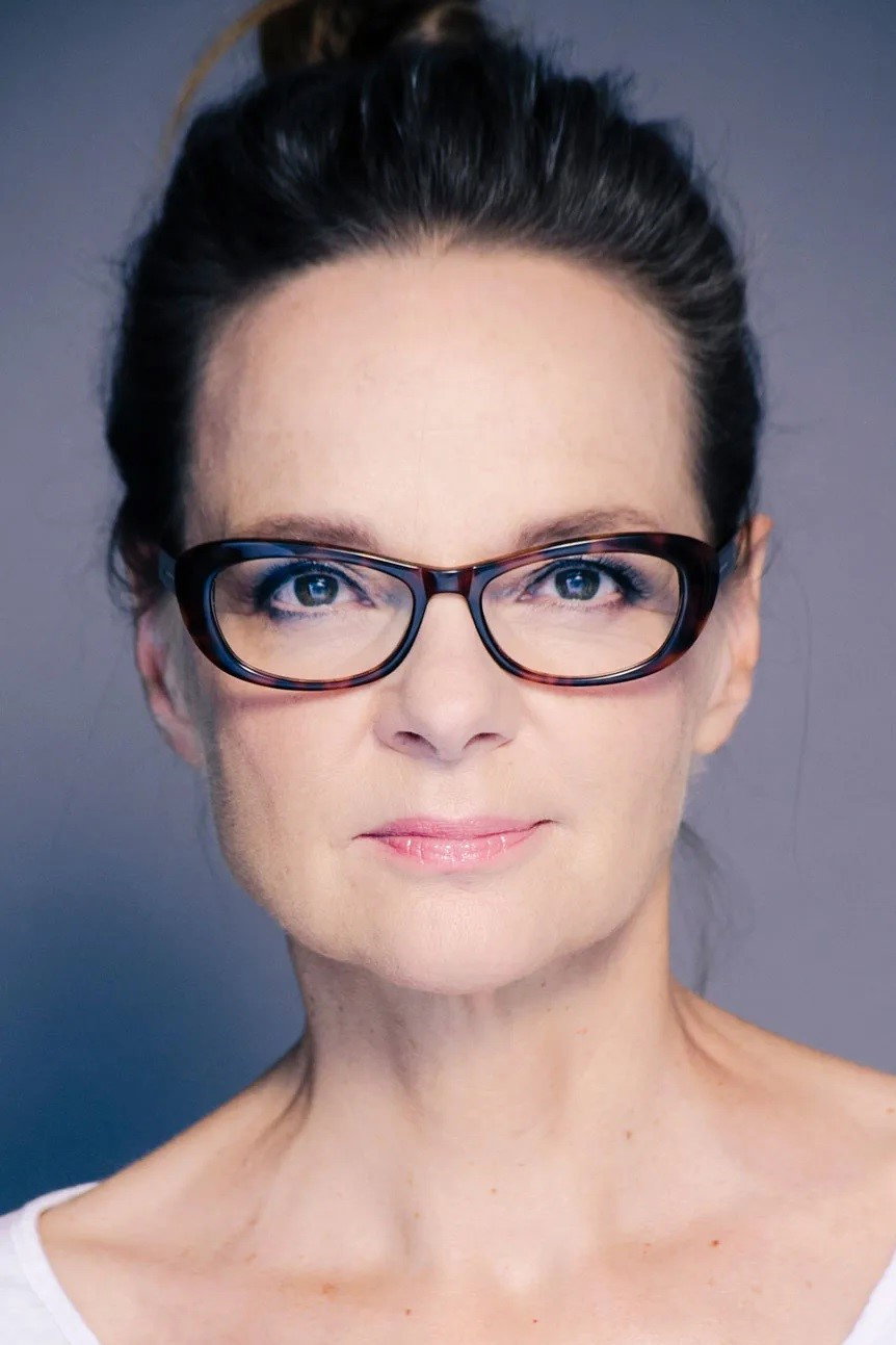 Sissy Höfferer as Karola Geissler in Die Verbrechen des Professor Capellari