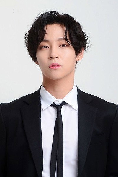 김우성 as (Host - Ep. 361-401) | (Guest - Ep. 379) in After School Club