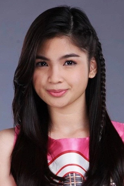 Heaven Peralejo as Luna in Safe Skies, Archer
