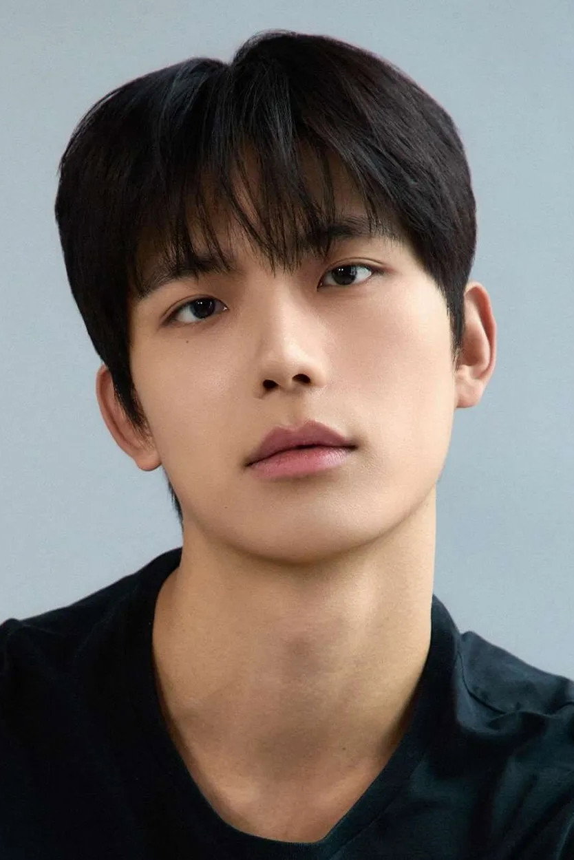 윤현제 as Self - Single in Single's Inferno