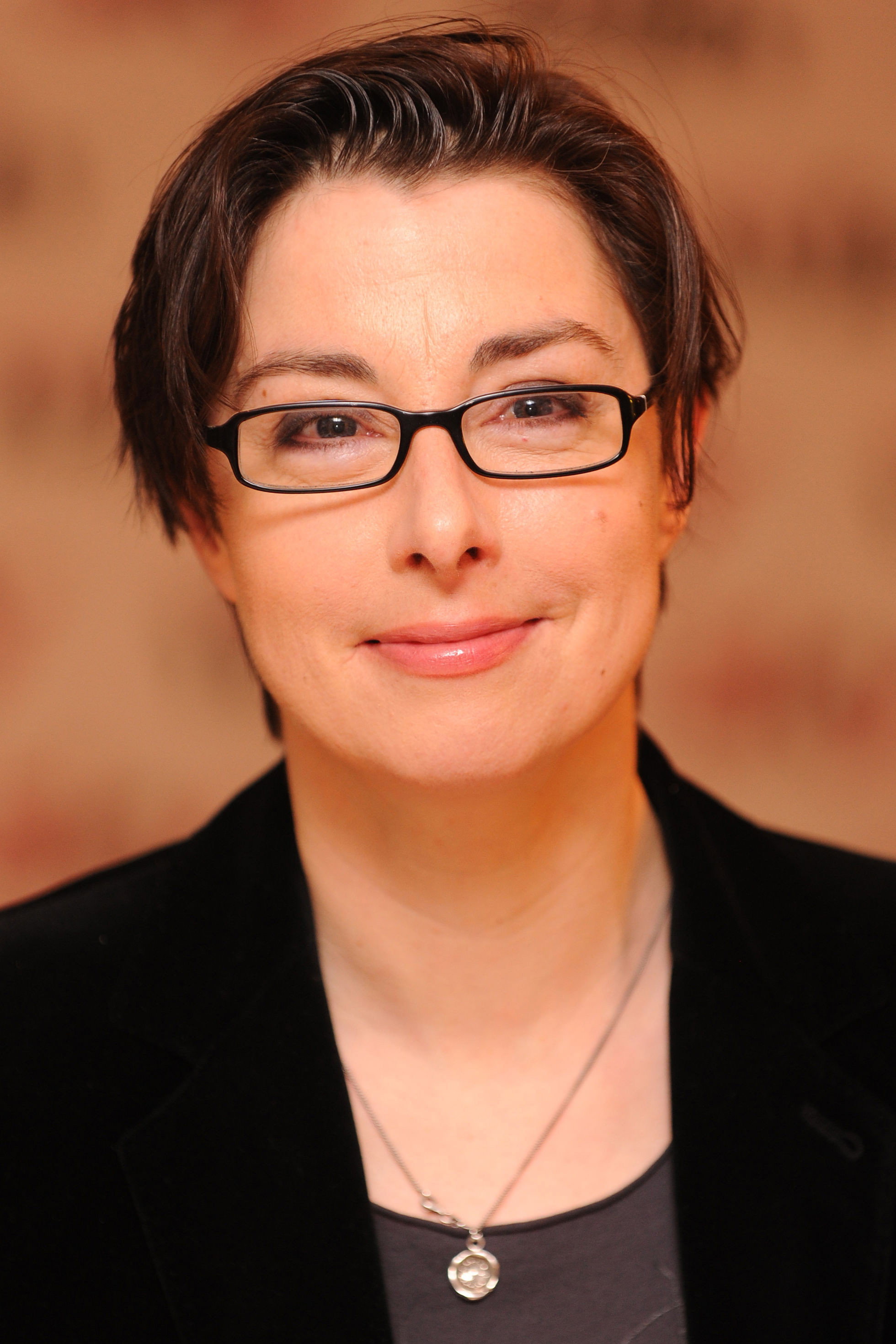 Sue Perkins as Self - Narrator (voice) in Don't Scare the Hare