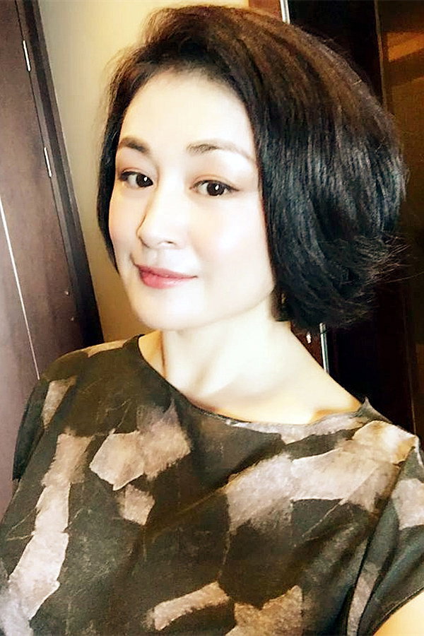Yu Yuexian as 慧芳 in 男人四十要出嫁