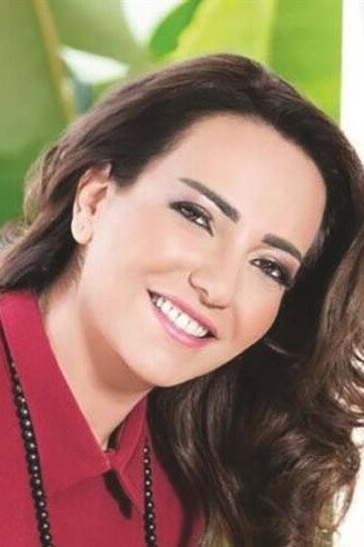 أمل عرفة as ملكة in Born into Wealth