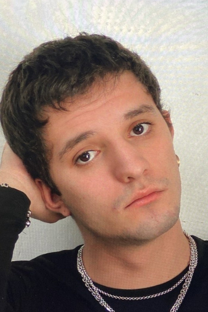 Máximo Hollander as Fernando in Upon Open Sky