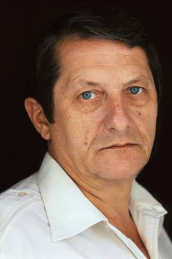 Erik S. Klein as Dr. Völker in Der Andere neben dir