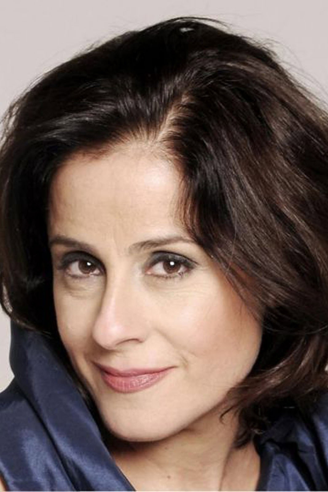 Soraya Ravenle as Terezinha in Ópera do Malandro: Stage Play