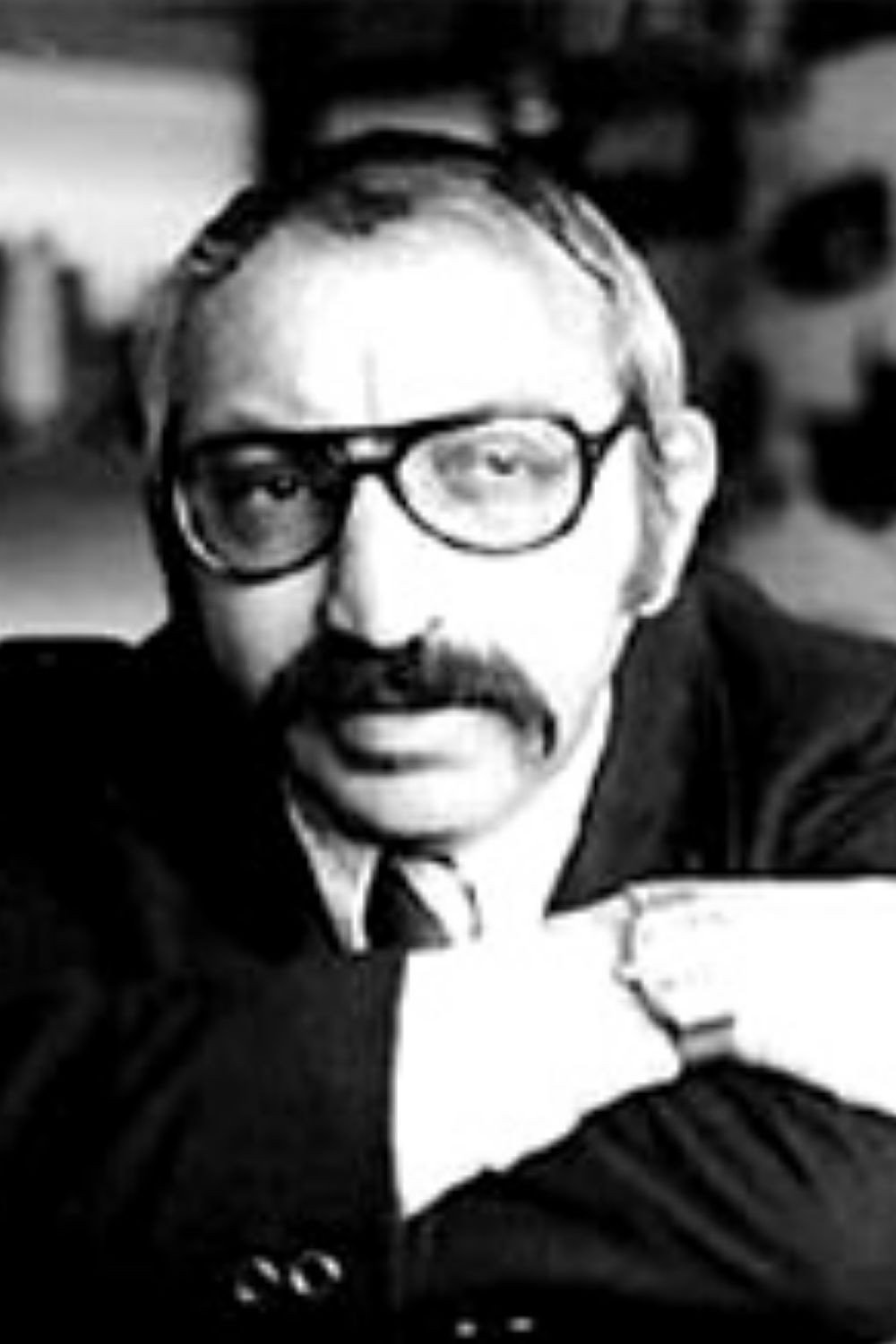 Jorge Fegán as Señor Godinez in Nuestro Juramento