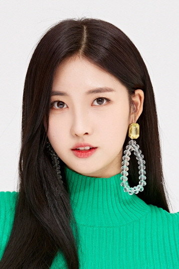 Kim Si-hyeon as Roh Mi-nyeo in Salon De Holmes
