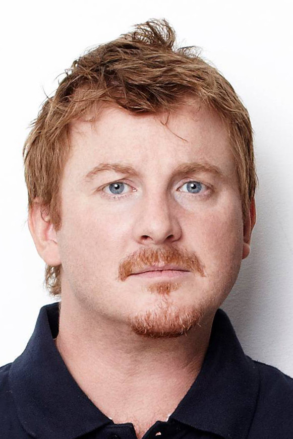 Mackan Edlund as Various roles in Fredag hela veckan