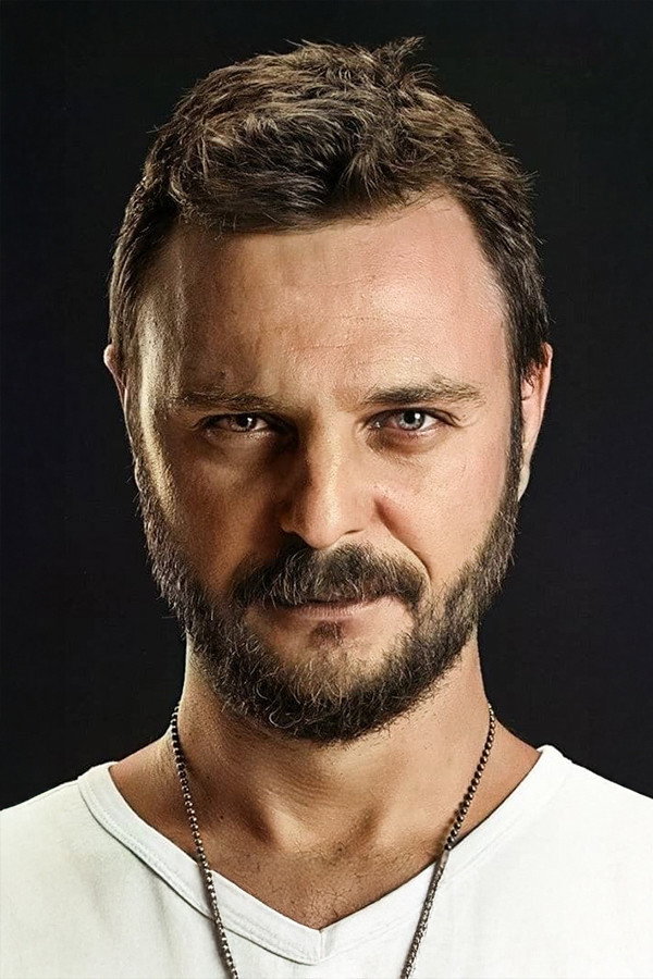 Ogün Kaptanoğlu as Harun in The Tropical