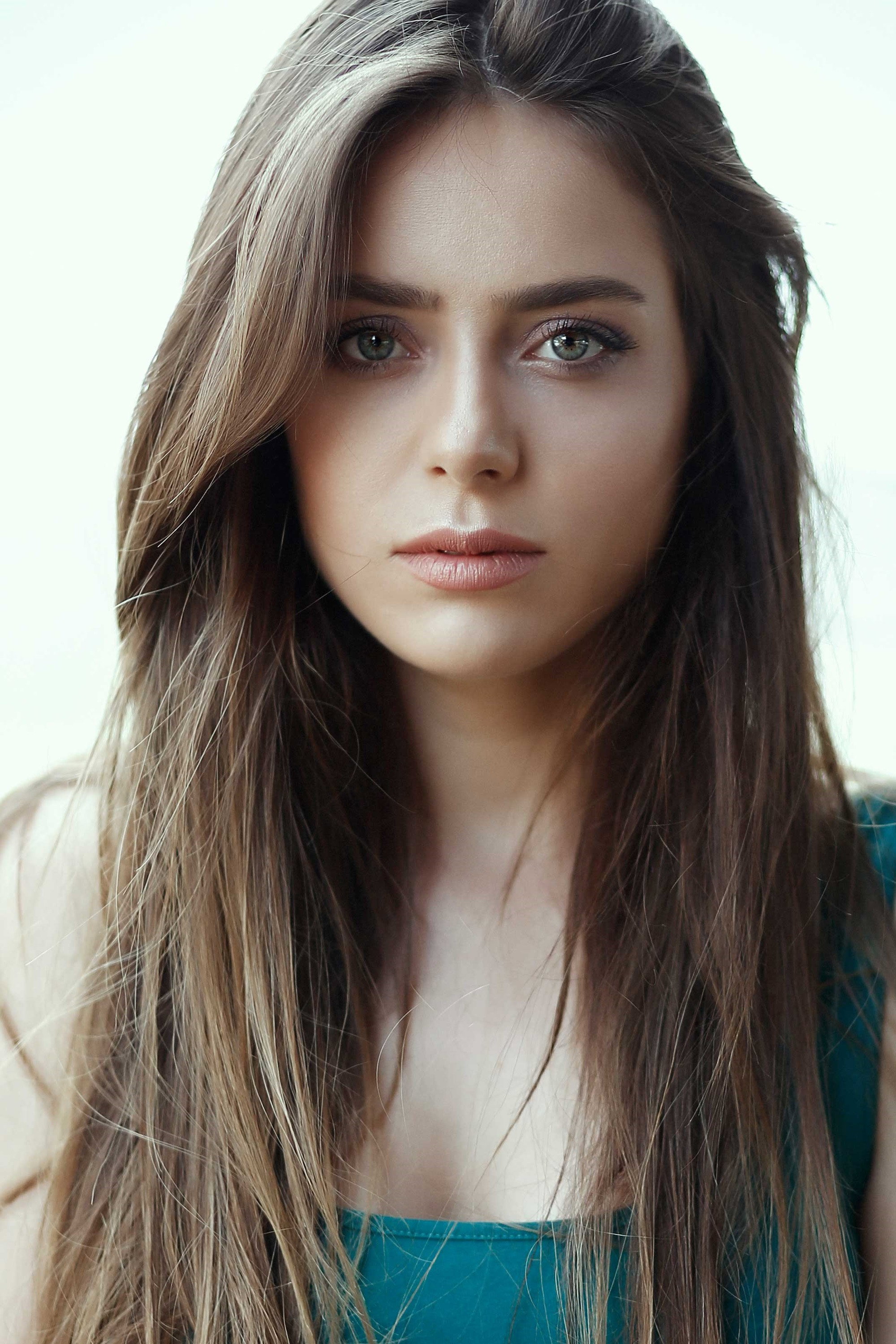Zeynep Elçin Özdemir as Rukiye in The Last Birds of Passage