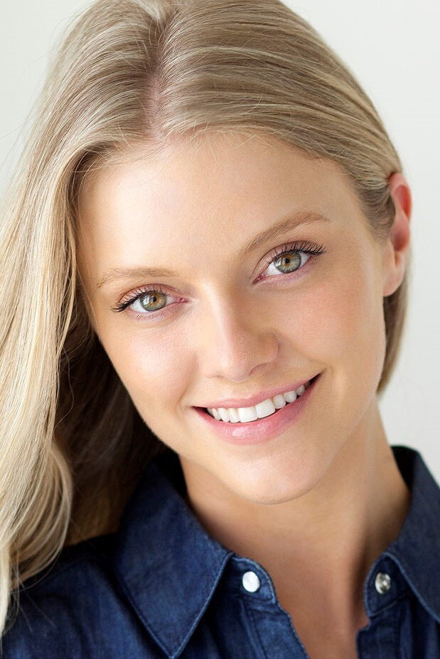 Elle Evans as Leannán Sí in Legend of the Muse