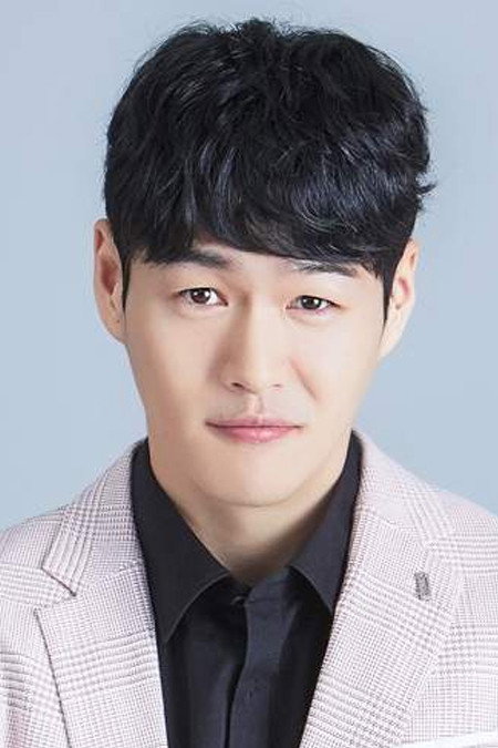 Hwang Myung-hwan as Kim Young-Man in Shady Mom-in-Law