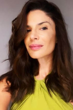 Bárbara Palladino as Compliment Girl in The Secret in Their Eyes