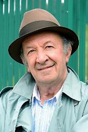 Jack La Cayenne as Ernesto Rossi, 'Lo scopatore' in Belli e brutti ridono tutti