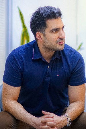 Amir Hossein Mousavi as Mahmood in Paper Dream