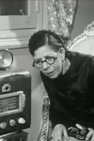 Salha Kasin as Hosnia Hanem in First Glance