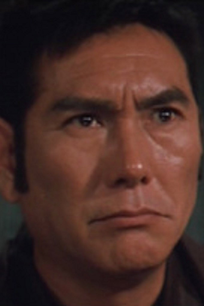 天津敏 as Policeman in Skin-Colored Moon