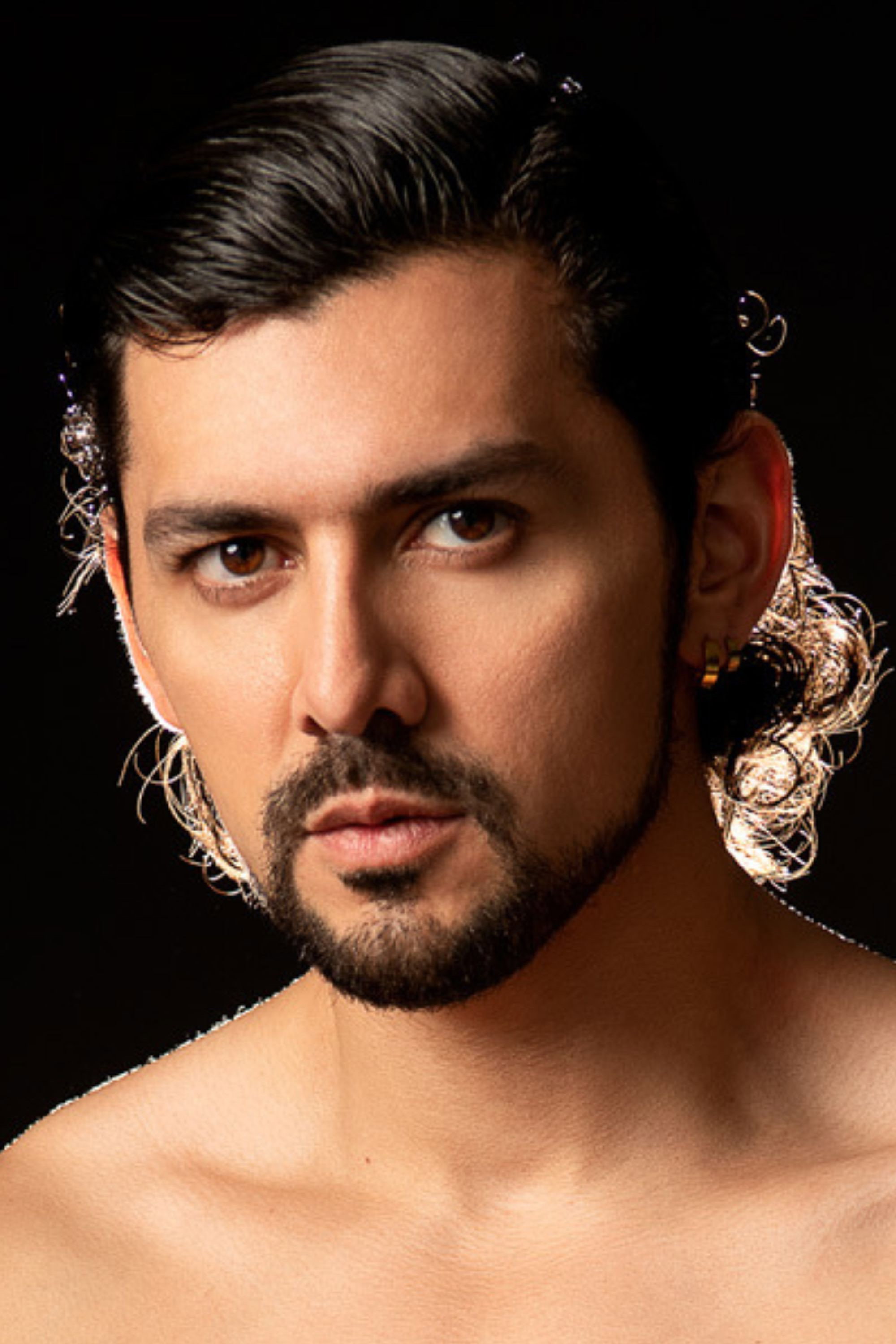 Miguel Martínez as Luciano 'Chano' Chamorro in Papás por conveniencia