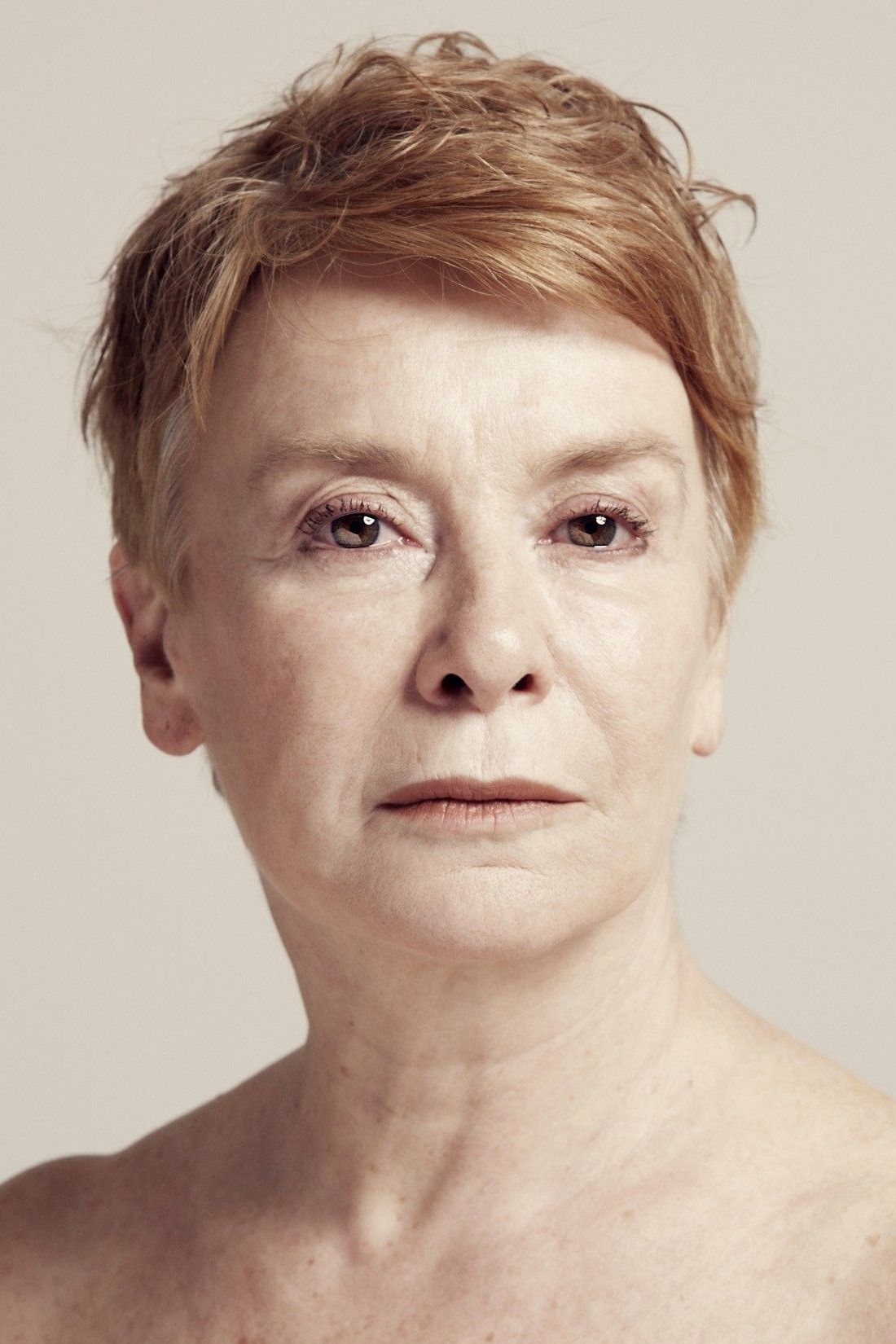 İpek Bilgin as Esma Boran in Istanbullu Gelin