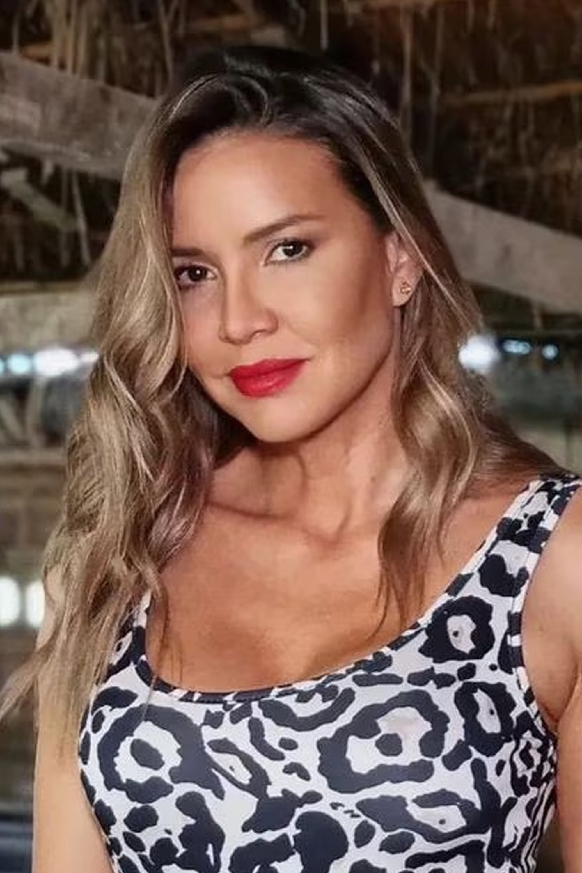 Dallys Ferreira as Uno in 100% lucha, el amo de los clones