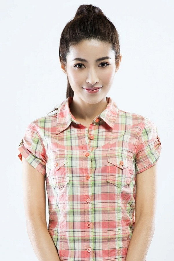 He Jing as Jian Rujing in Four Ladies