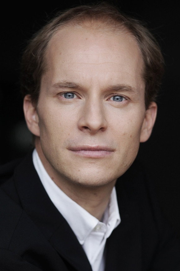 Guillaume Marquet as Vincent Brosseau in The Last Flight