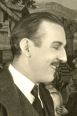 Donald MacDonald as Kendall Reeves in String Beans
